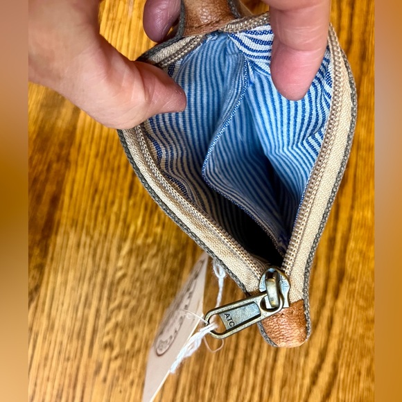 American Vintage Classic Stonewash Canvas wristlet bag NWT 6"x4.75" - Picture 4 of 6